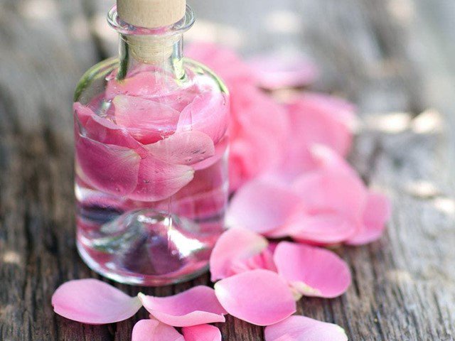 Rose to treat acne, How to use rose for face, Homemade rose face mask, DIY rose face pack, Rose for glowing skin