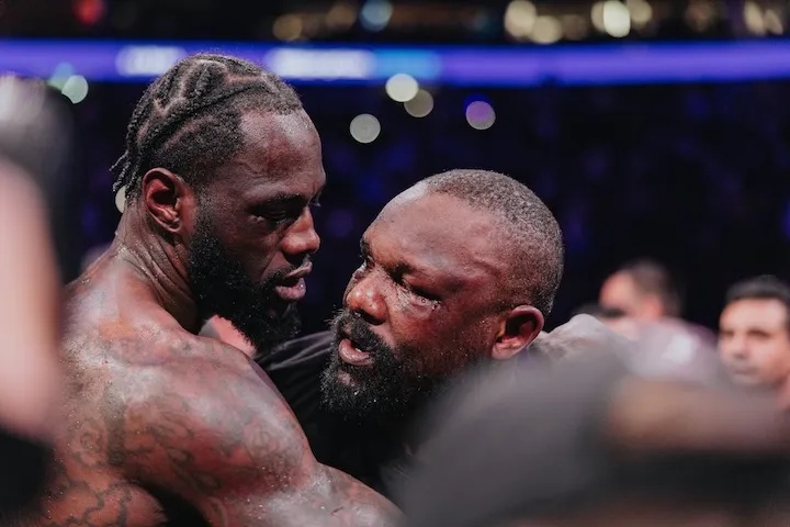 Deontay Wilder (left) and Derek Chisora embrace after their fight on Saturday at London's 02 Arena. (April 4, 2026)