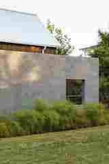 This Backyard House in Austin Maxes Out the City’s ADU Size Limit - Photo 7 of 15 - 