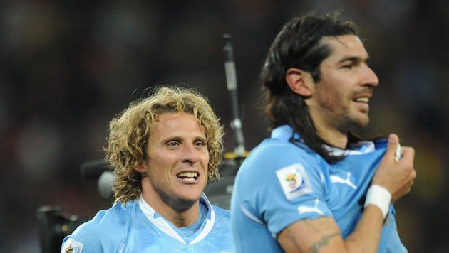 Sebastian Abreu (re.) mit Legende Diego Forlan.