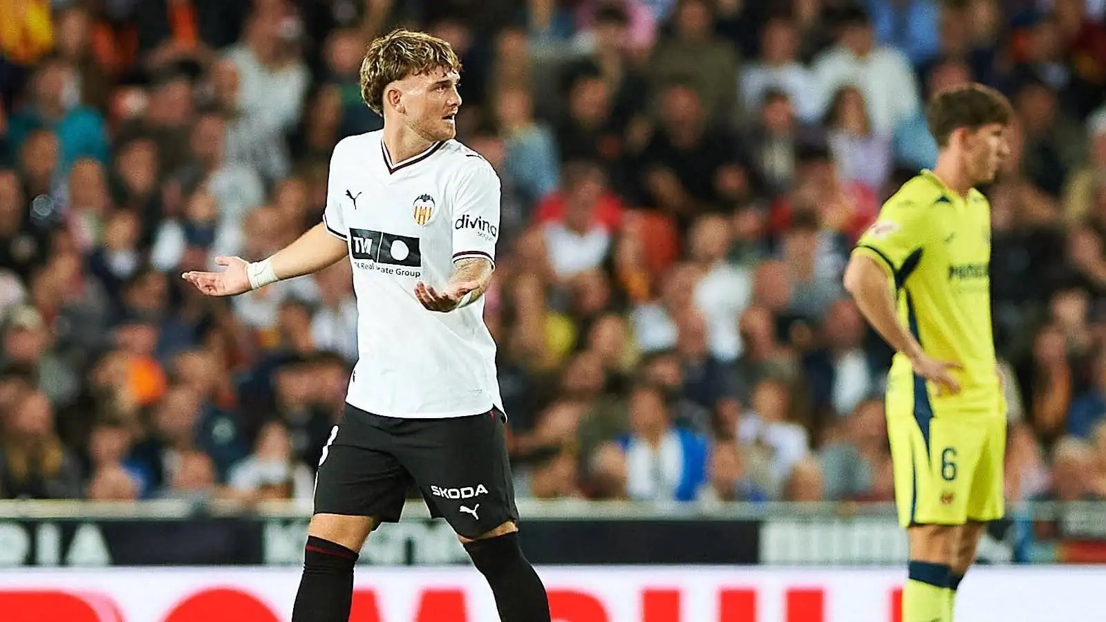 Liverpool-owned Valencia winger Harvey Elliott against Valencia - copyright TEAMtalk