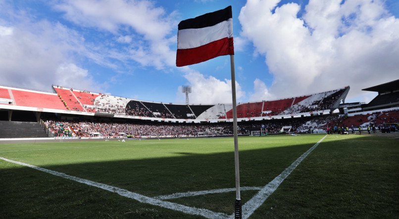 Imagem do estádio José do Rego Maciel, o Arruda, a casa do Santa Cruz