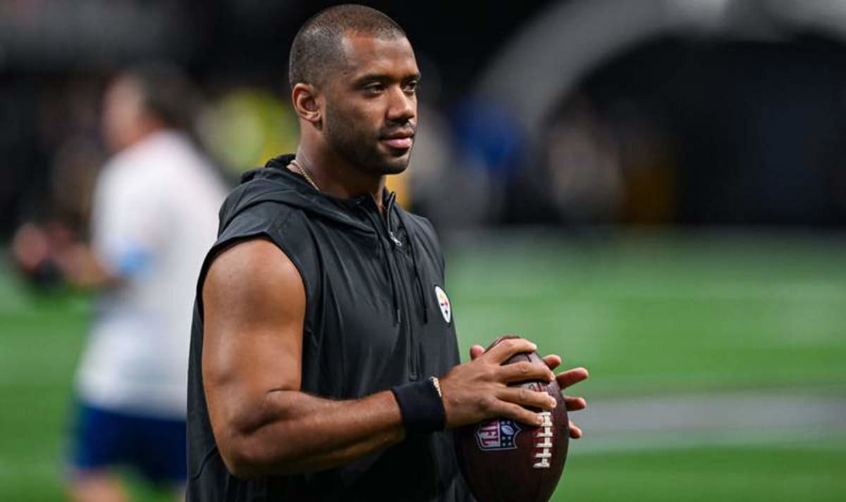 ATLANTA, GA Ð SEPTEMBER 08: Pittsburgh quarterback Russell Wilson 3 warms up prior to the start of the NFL, American Football Herren, USA game between the Pittsburgh Steelers and the Atlanta Falcons on September 8th, 2024 at Mercedes-Benz Stadium in Atlanta, GA. Photo by Rich von Biberstein/Icon Sportswire NFL: SEP 08 Steelers at Falcons EDITORIAL USE ONLY Icon240908109 ©IMAGO/Icon Sportswire