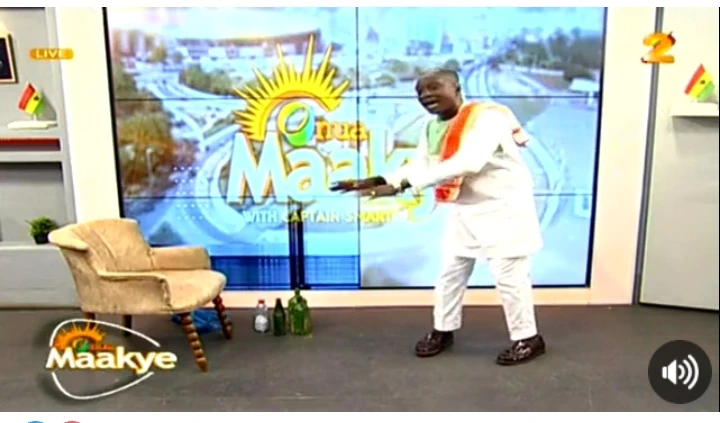Captain Smart shocks Ghanaians as he storms Onua TV studio with an empty chair and schnapps.