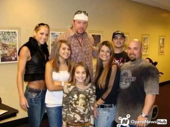 Meet WWE legend wrestler "The Undertaker" with three wives, four children -  The Maravi Post