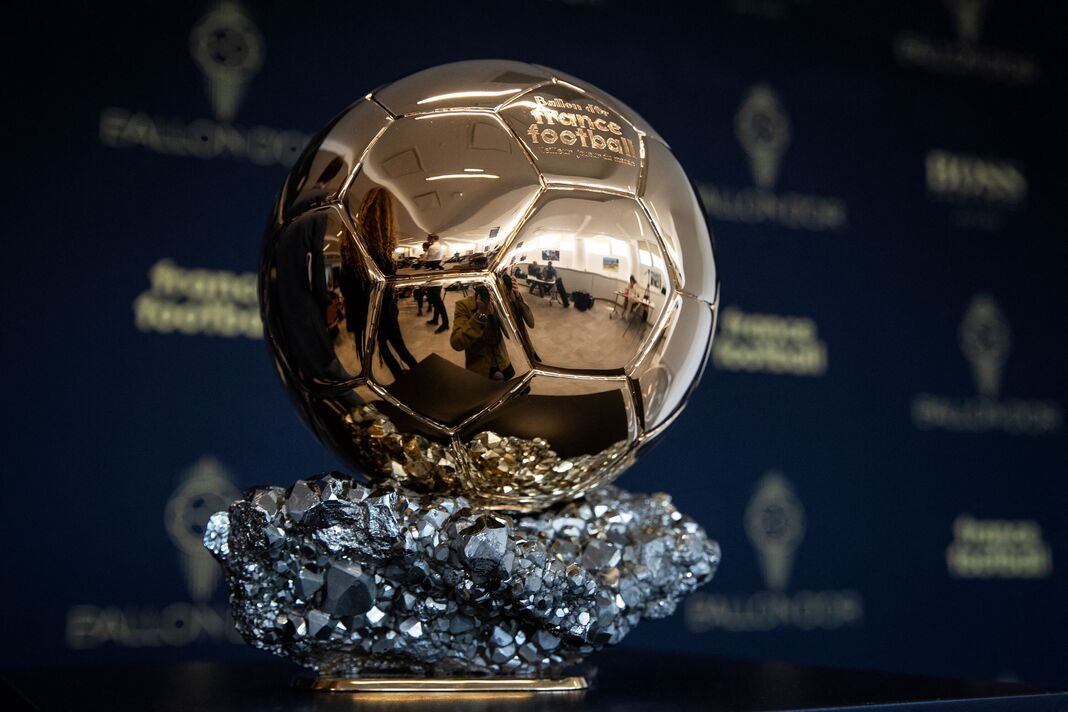 TOPSHOT-FBL-FRA-AWARD