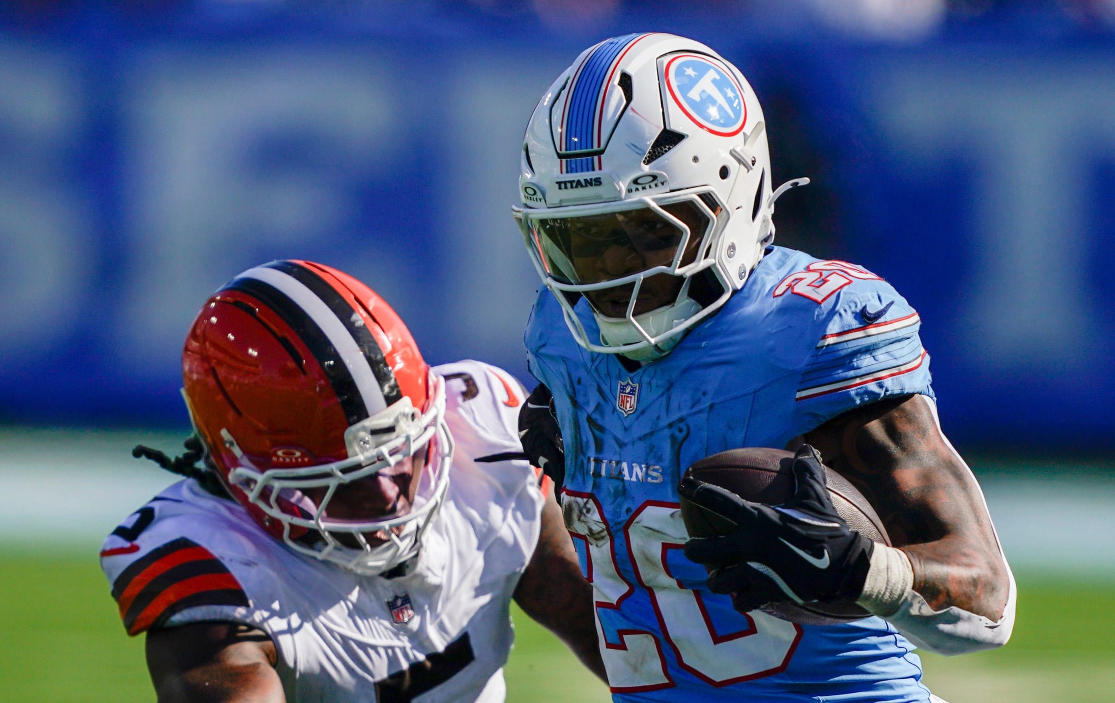 Tennessee Titans running back Tony Pollard (20) slips past Cleveland Browns linebacker Quincy Williams (5) for a first down