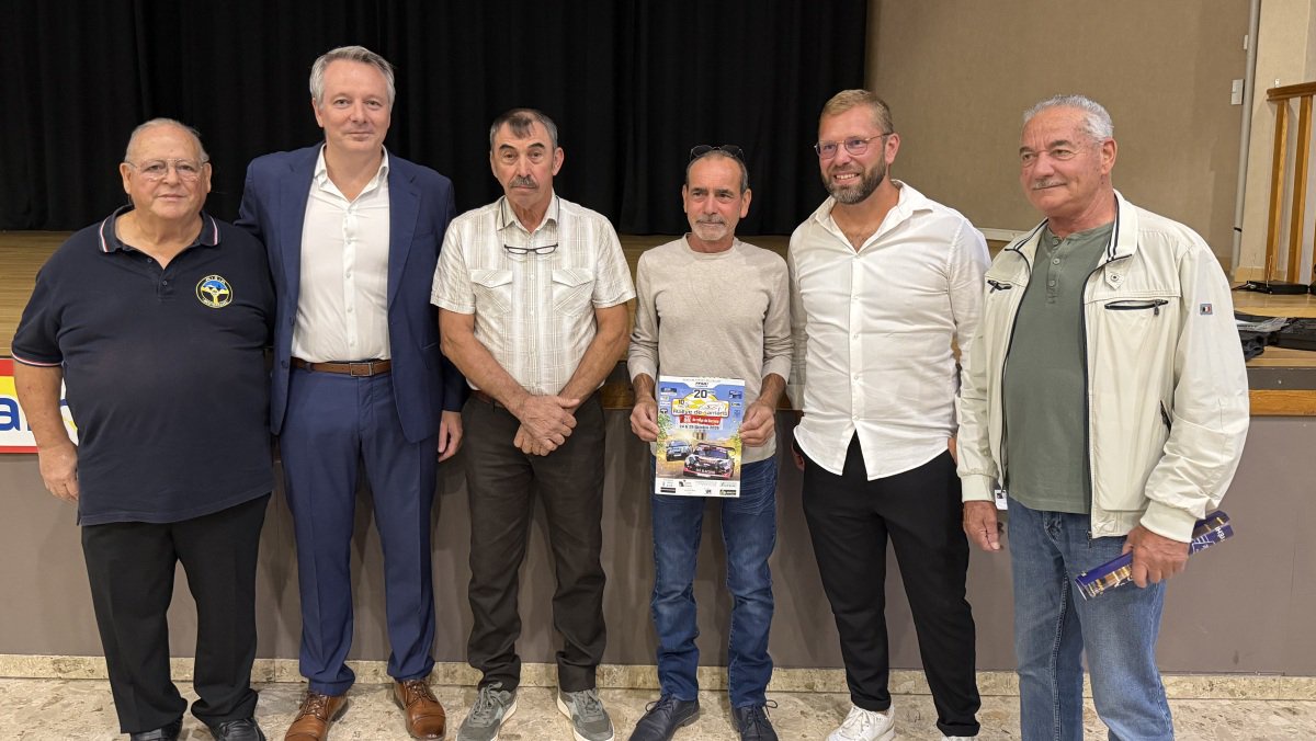 Philippe Clément (président de l’ASA Méditerranée), Alexandre Kormanyos (maire de Sarrians), Jacques Bernardi (président de l’association Rallye de Sarrians), José Linhares (maire de La Roque-Alric), Paul Brunel et Guy Marchand (élus de la mairie), se...