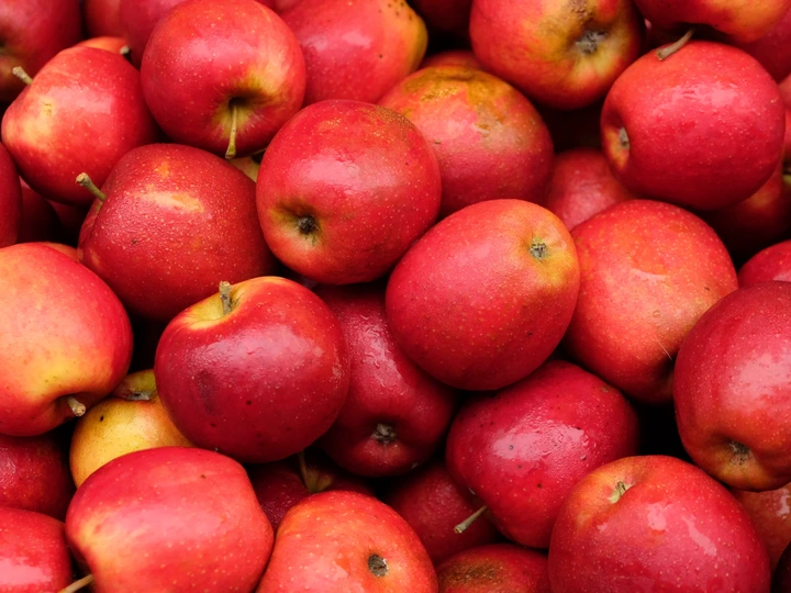 How to Pick the Best Apples | SELF