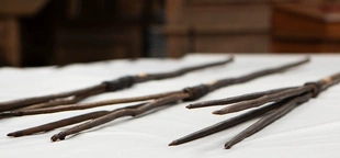 Aboriginal spears in England have been returned to Australia's Indigenous people after repatriation request