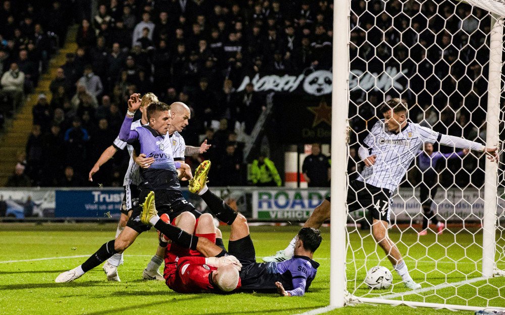 Hibernian get first point of Marink Reedijk reign by drawing with St Mirren