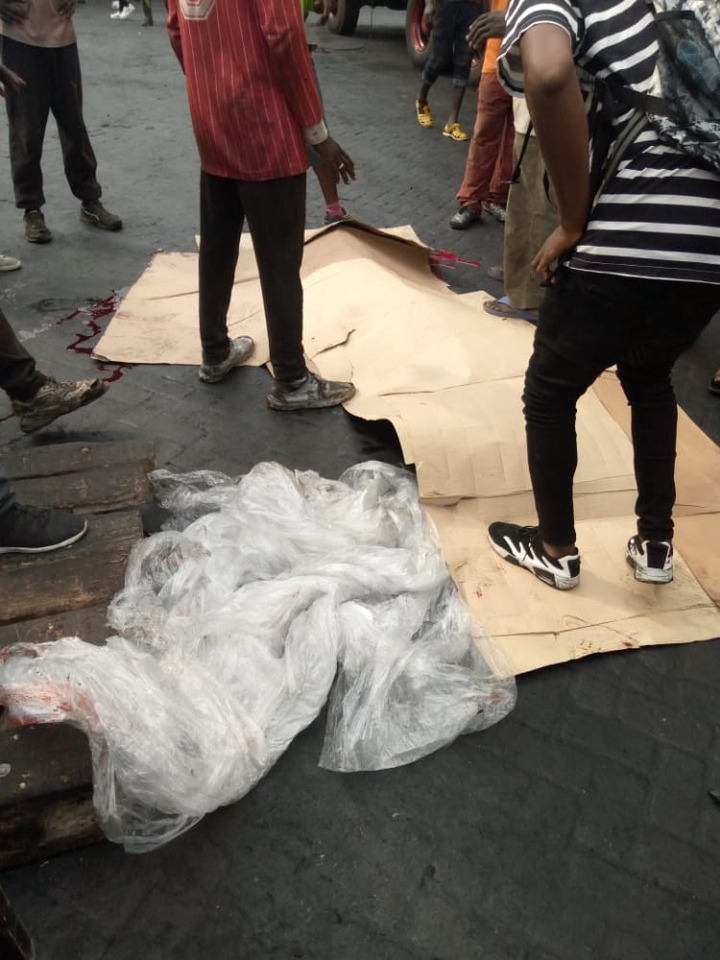 Tema: Man d!es after falling from a cargo truck at the harbor