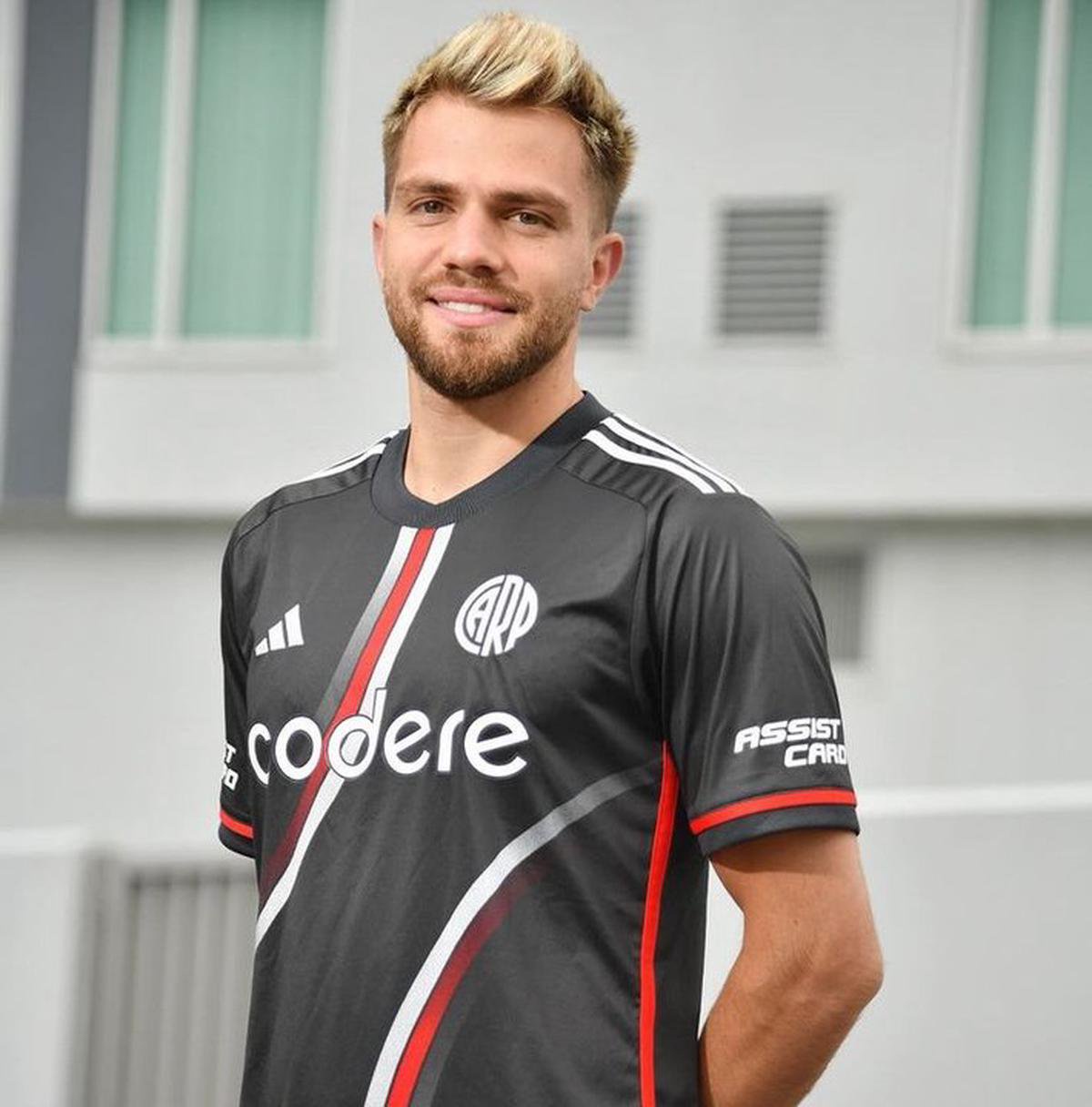 Ezequiel Centurión Extends River Plate Contract Until 2029 Amid European Interest in Santiago Beltrán