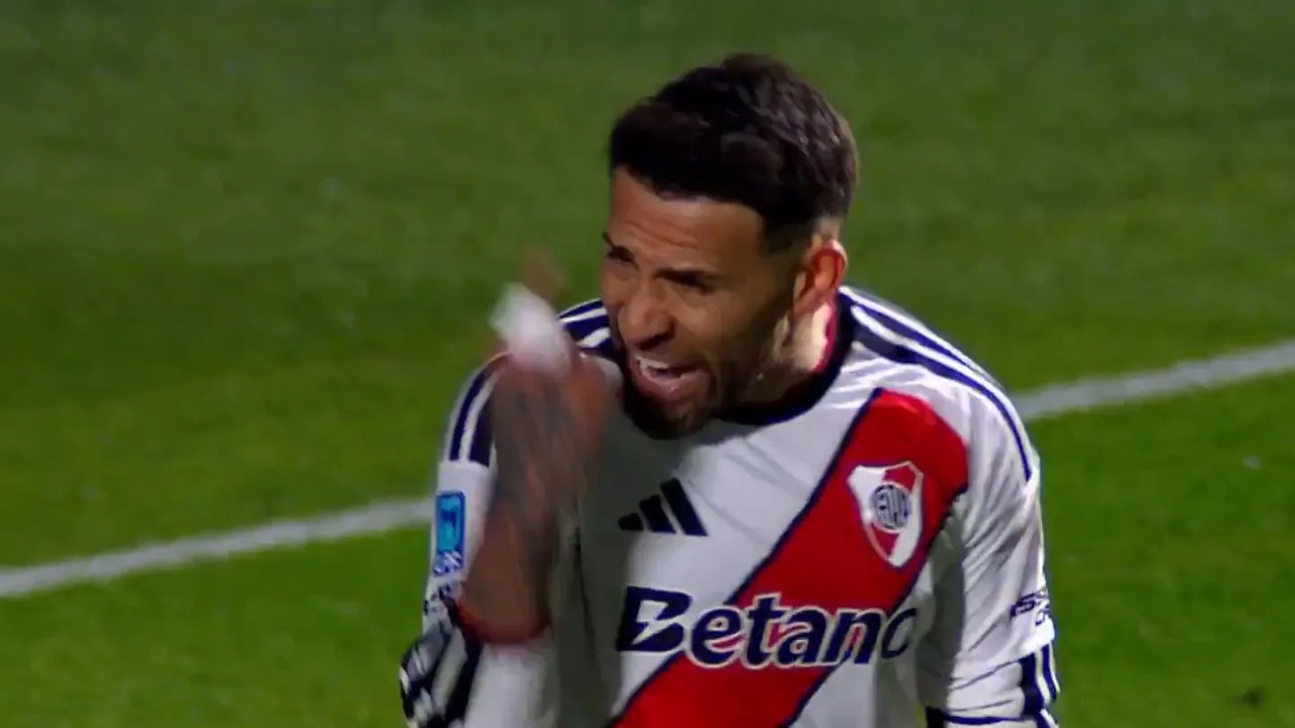 Nicolás Otamendi's Furious Rebuke to Santiago Beltrán in River Plate's Draw Against Sarmiento