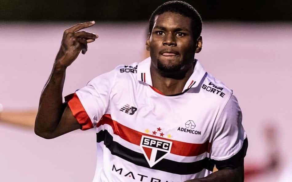 Lucas Ferreira em ação pelo São Paulo