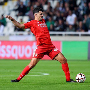 Tomás Araújo em ação. Foto: EPA/KOSTAKIS SAVVIDES (Omonia-Benfica)