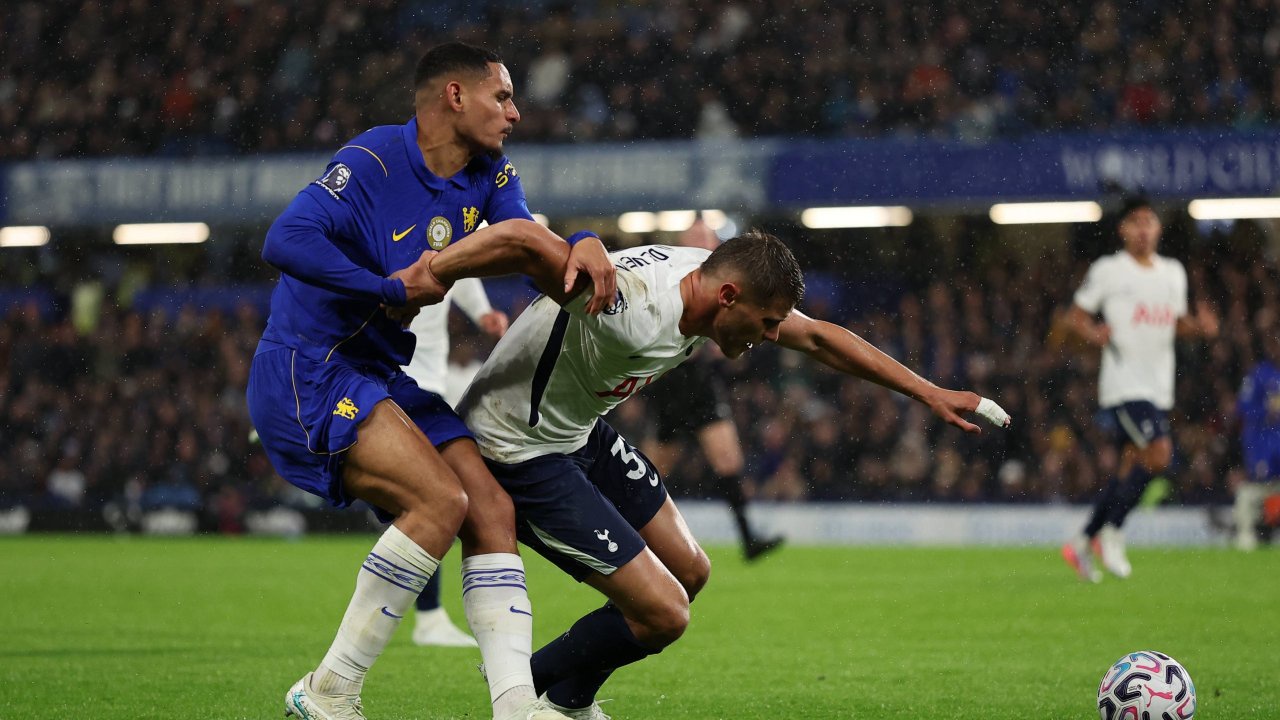 Chelsea vs. Tottenham 0-2: Mathys Tel and Own Goal Seal London Derby Win for Spurs