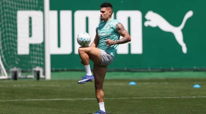 O jogador Paulinho, da SE Palmeiras, durante treinamento, na Academia de Futebol. (Foto Cesar GrecoPalmeirasby Canon)