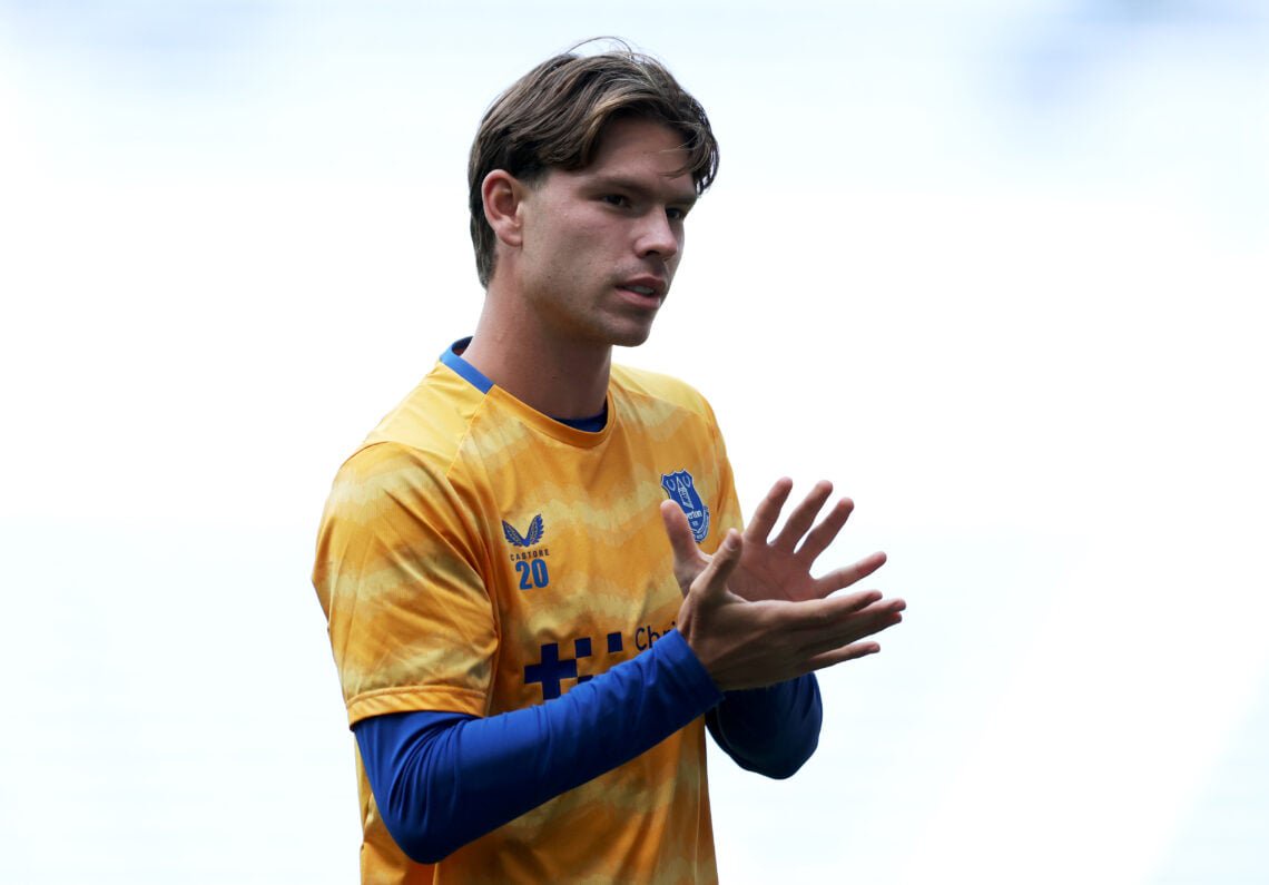Tyler Dibling playing for Everton.