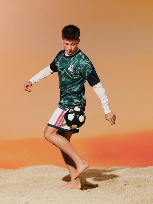Craques do Real Madrid estrelam collab inédita da Farm com o time espanhol - destaque galeria