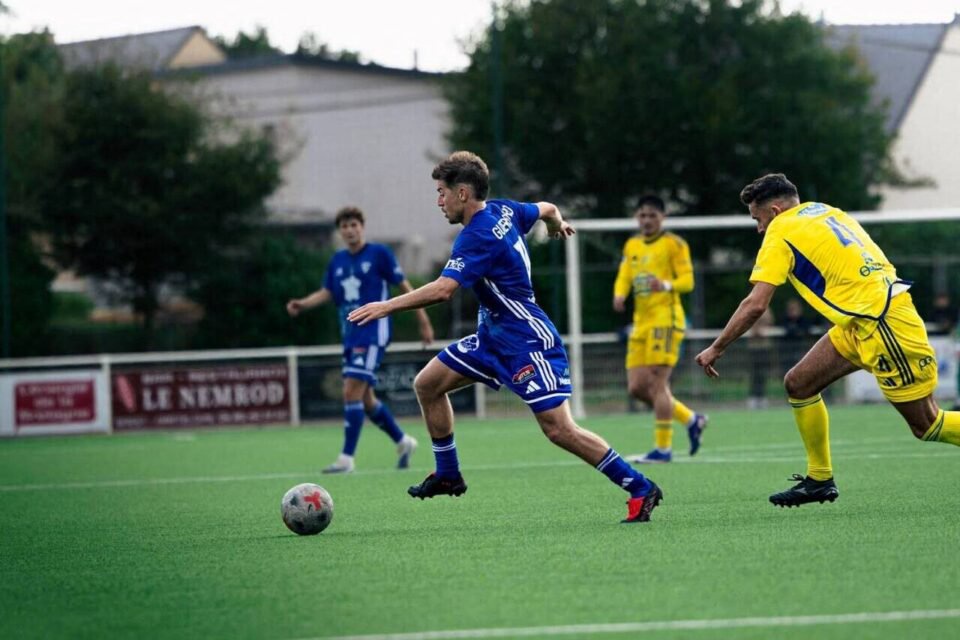 Maxence Guerrreiro, milieu de terrain du FC Saint-Lô, va affronter le SM Caen où son père Raphaël a laissé un excellent souvenir, en Coupe de France.