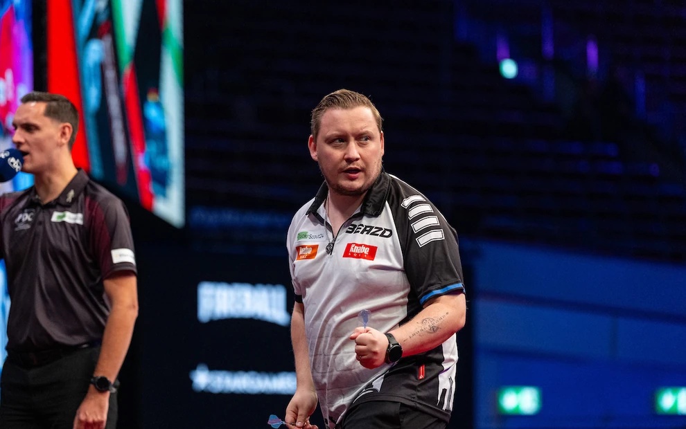 Martin Schindler jubelt bei der European Championship 2026 in Dortmund mit geballter Faust über seinen Erfolg gegen Jonny