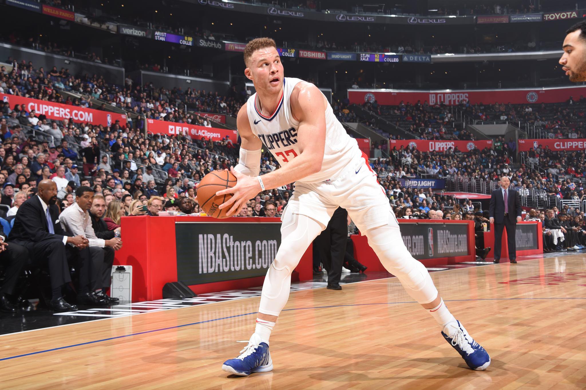 LOS ANGELES, CA - JANUARY 17:  Blake Griffin #32 of the LA Clippers handles the ball against the Denver Nuggets on January 17, 2018 at STAPLES Center in Los Angeles, California.