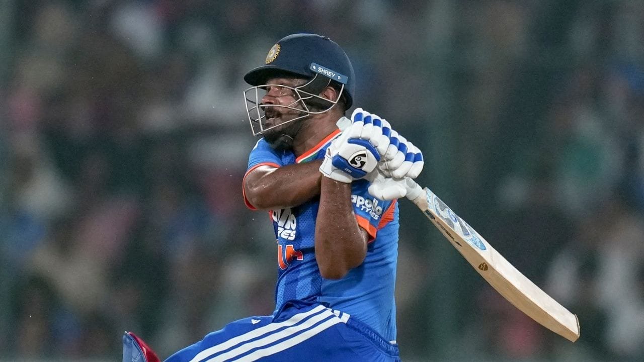 तीन बार की T20 वर्ल्ड कप चैंपियन टीम इंडिया ने इस फॉर्मेट में एक नया मुकाम छू लिया है. भारतीय टीम ने T20I में 2000 छक्के पूरे कर लिए हैं. (Photo: PTI)