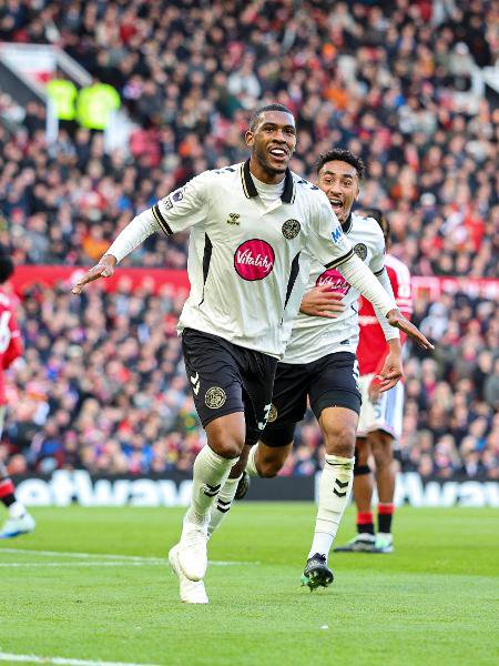 Rayan, do Bournemouth, comemora gol contra o Manchester United pelo Inglês