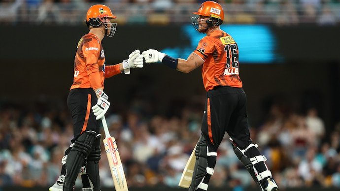 Finn Allen, Cooper Connolly