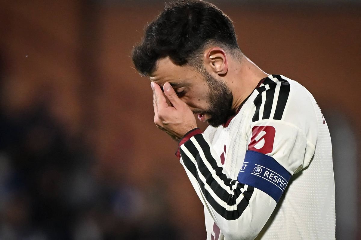 Bruno Fernandes gestures