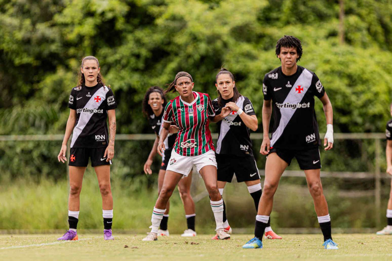 Fluminense lidera o grupo com quatro pontos; Vasco soma três –