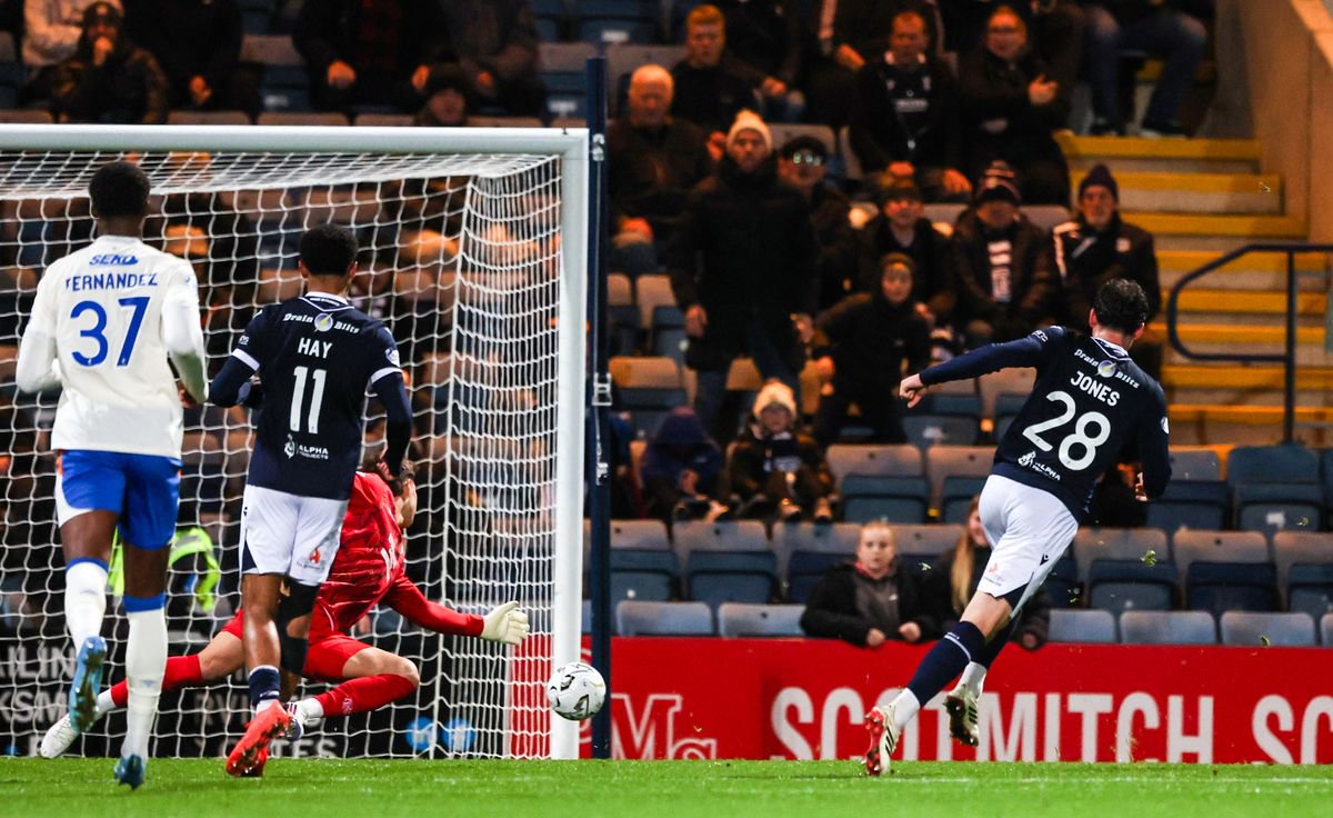 Callum Jones scores for Dundee