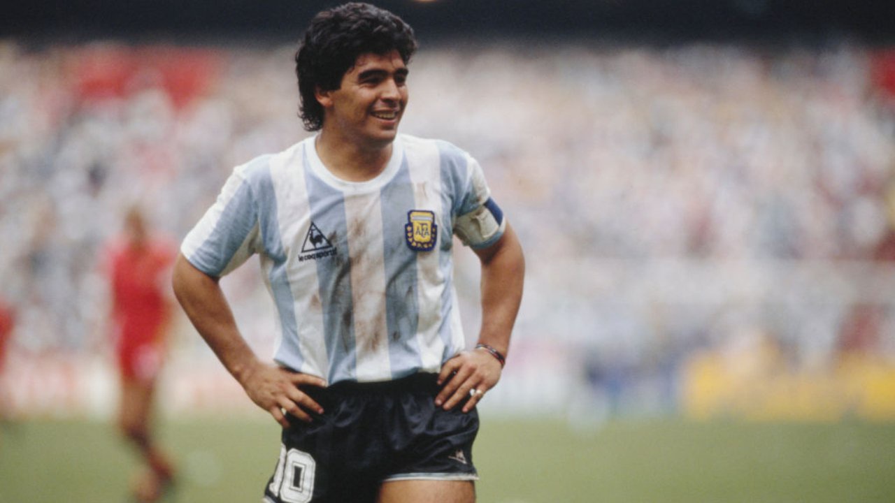 O jogador Diego Maradona