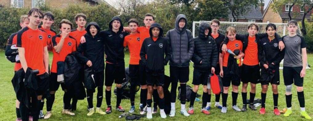 Thorley Manor under-16 White