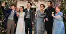 Gregory, Hyacinth, Benedict, Violet, Colin, and Penelope standing in front of the Bridgerton household.
