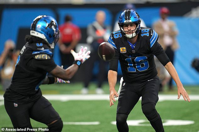 Detroit Lions quarterback Jared Goff (16) tosses the ball to running back Jahmyr Gibbs, left, during the first half of an NFL football game against the Green Bay Packers, Sunday, Oct. 25, 2026, in Detroit. (AP Photo/Paul Sancya)