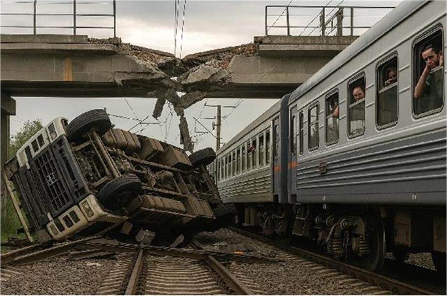truck breaks bridge and falls on railway track