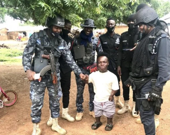 Shatta Bundle arrested after he was spotted with Armed men? - Photos