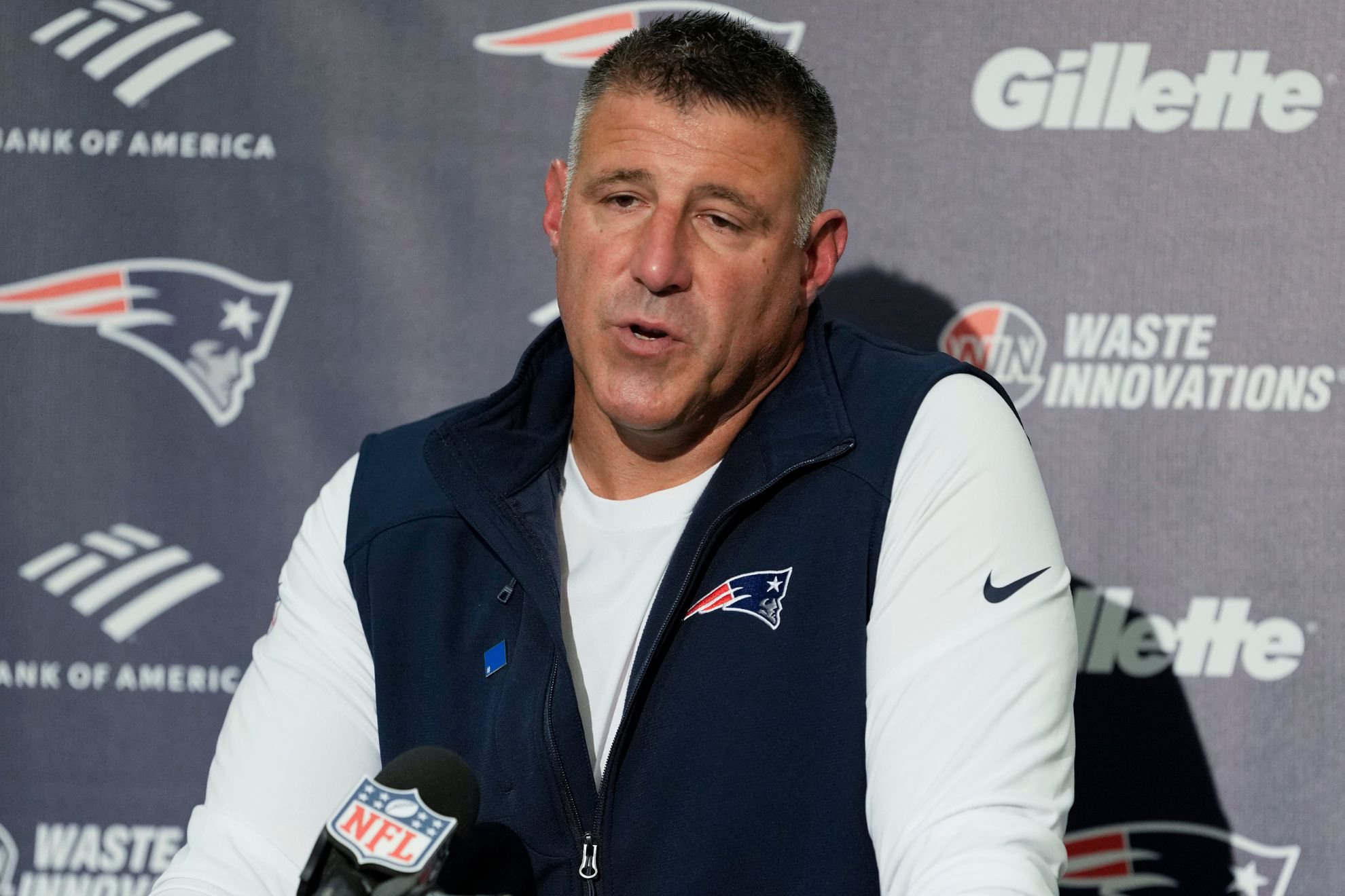 New England Patriots head coach Mike Vrabel
