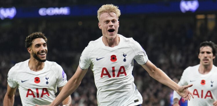Premier League: Tottenham enchaîne, Mateta voit rouge
