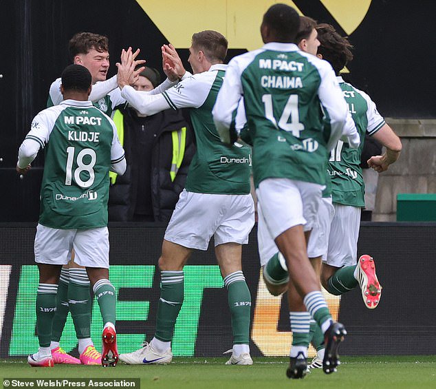 Hibs had taken an early lead when Owen Elding caught the visiting defence napping