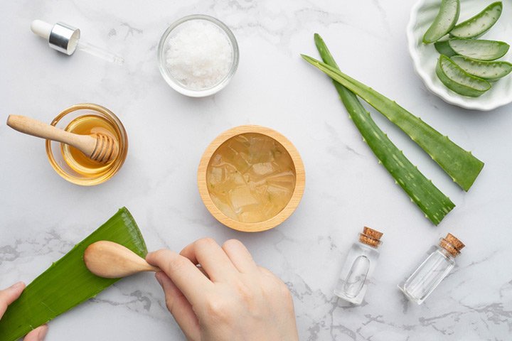 Aloe vera gel can be easily prepared at home