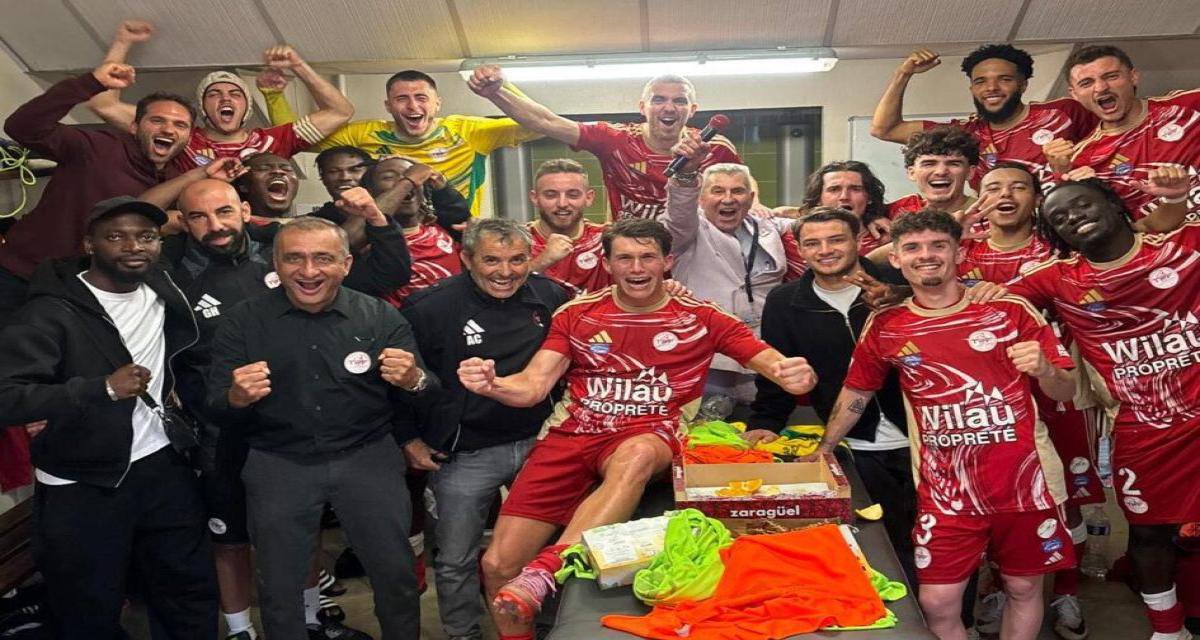 Les joueurs du Tarbes Pyrénées Football après leur victoire contre Onet-le-Château