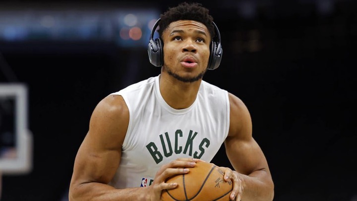 Giannis Antetokounmpo got away with a blatant travel in Game 6