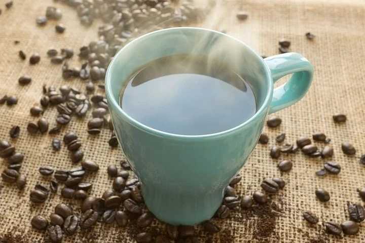 Lebih kaya antioksidan, ternyata minum kopi panas akan berikan banyak manfaat bagi tubuh.