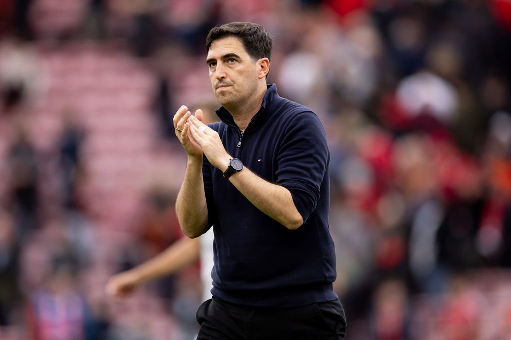 Andoni Iraola manager of Liverpool applauds the fans after the Premier League 2026/27 match between Liverpool FC and Fulham