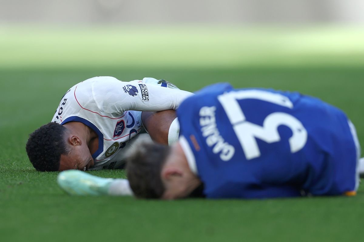 Former Premier League referee Mike Dean felt Morgan Rogers should have been sent off in Chelsea's win over Everton.