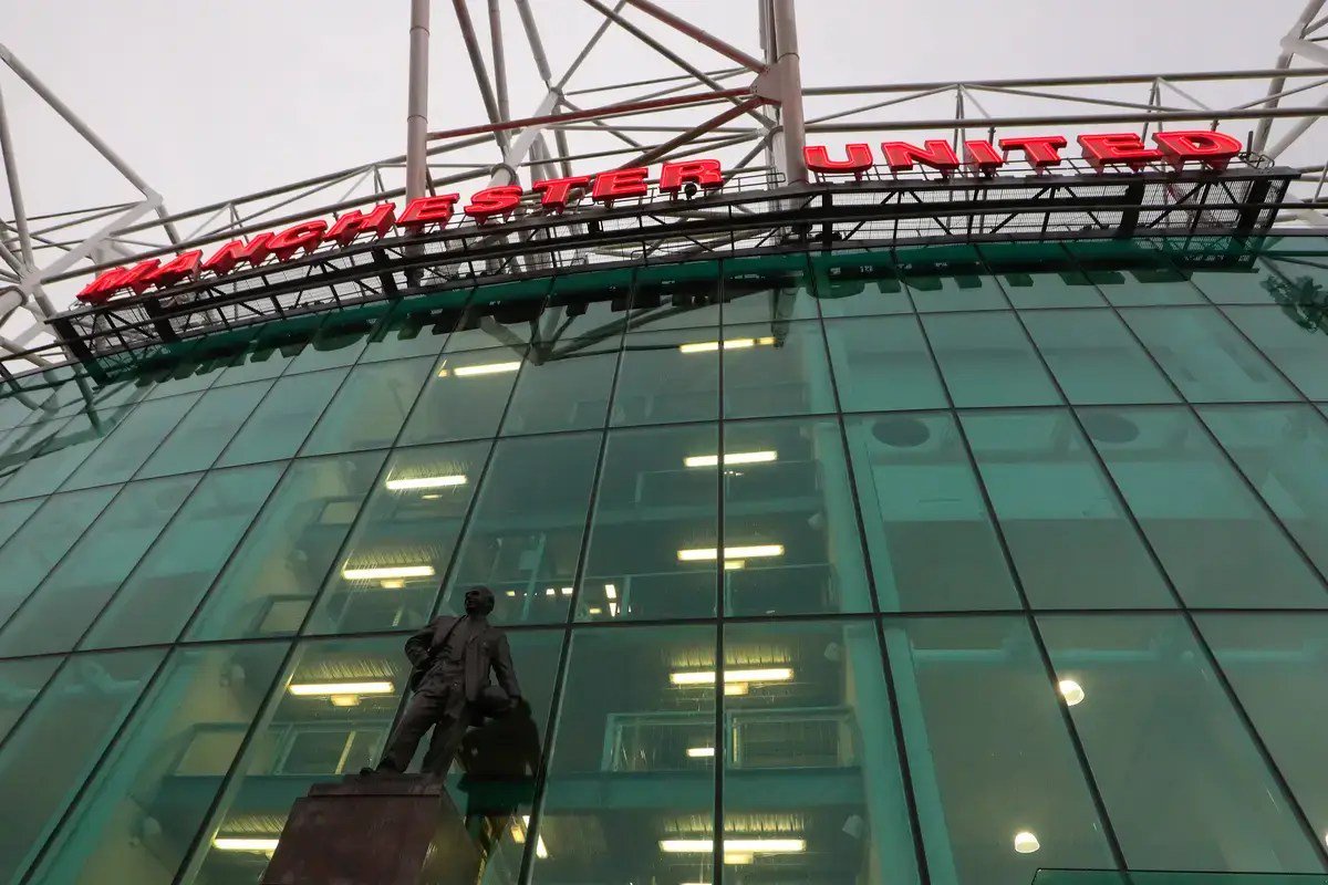 Manchester United goalkeeper officially back in training after injury