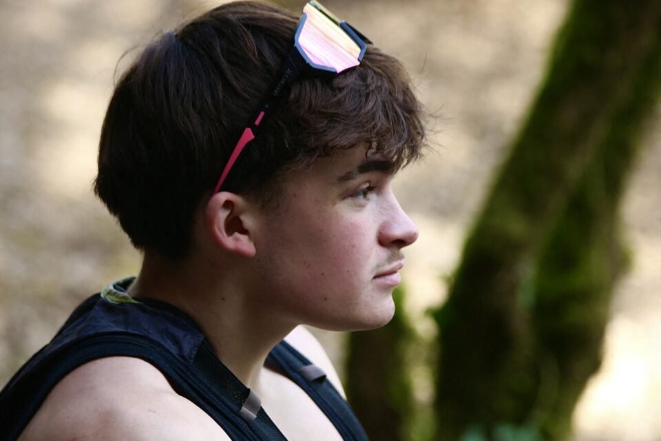 Mardi 27 octobre, Mathys Mercier s'élancera sur la Grande Traversée du Jura. Son objectif : parcourir 147 km à en courant pour soutenir la recherche contre le cancer du sein.